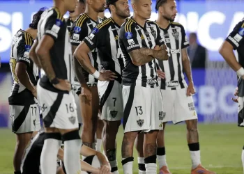 lanus-supera-atletico-mg-nos-penaltis-e-e-bicampeao-da-sul-americana