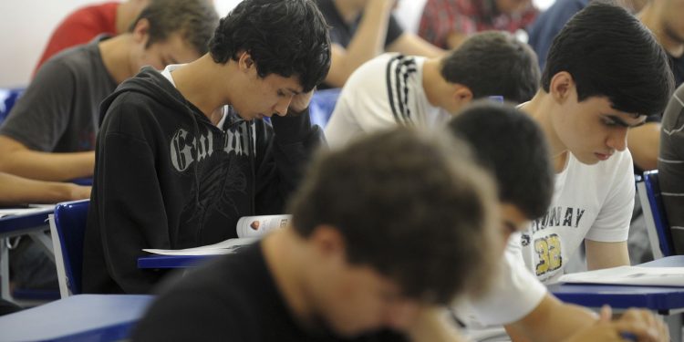 inep-divulga-lista-de-espera-para-vagas-remanescentes-do-fies-2025