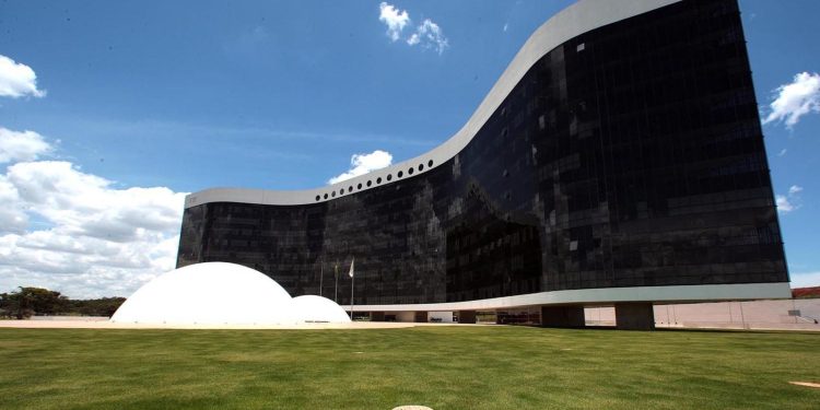 tse-suspende-julgamento-sobre-cassacao-do-governador-de-roraima