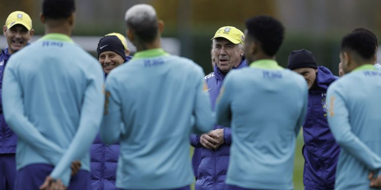 ancelotti-comeca-a-esbocar-equipe-para-amistoso-contra-o-senegal