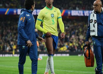 zagueiro-gabriel-magalhaes-e-cortado-da-selecao-brasileira