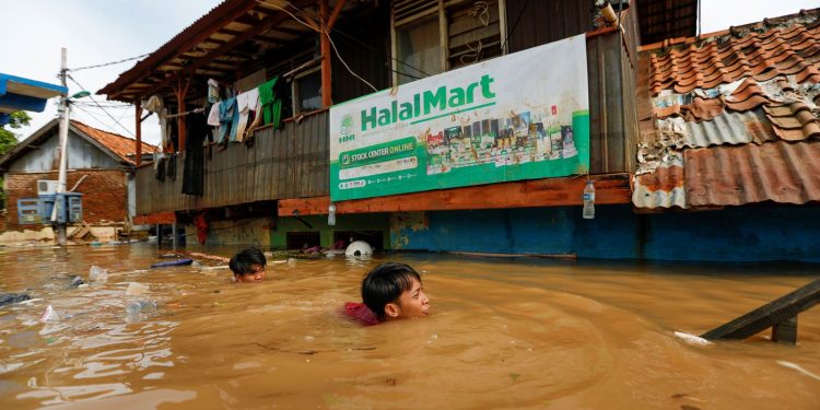 chuvas-e-inundacoes-que-devastaram-a-asia-deixam-mais-de-mil-mortos