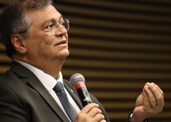 dino-determina-publicacao-de-quem-recebe-salario-via-emendas-da-saude