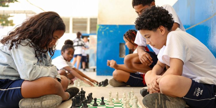 comissao-da-camara-aprova-novo-pne,-com-10%-do-pib-para-educacao