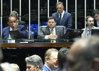 senado-aprova-pl-que-reduz-penas-de-condenados-do-8/1-e-trama-golpista