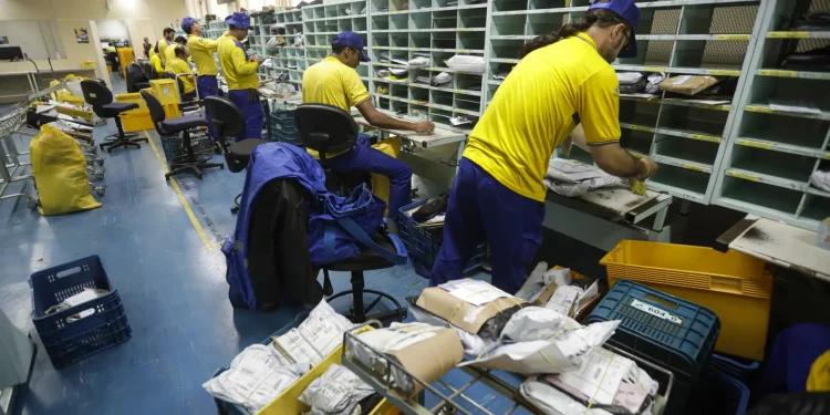correios:-tst-determina-manutencao-de-80%-do-efetivo-durante-greve