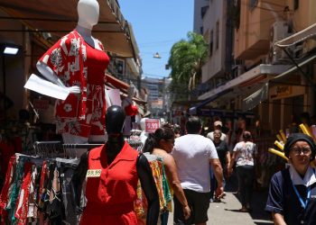 dia-movimentado-na-saara,-no-rio,-com-as-compras-de-ultima-hora