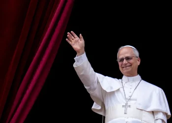 papa-leao-14-celebra-primeira-missa-do-galo:-natal-da-paz