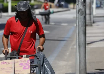 defensorias-acionam-justica-por-medidas-contra-calor-no-rio