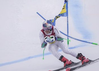 lucas-pinheiro-e-prata-em-copa-do-mundo-de-esqui-alpino,-na-suica