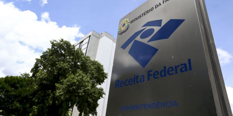 arrecadacao-federal-bate-recorde-em-2025,-atingindo-r$-2,89-trilhoes