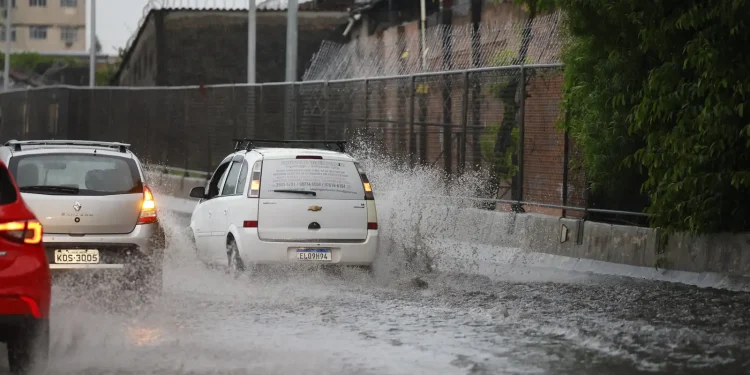 inmet-emite-alertas-de-chuva-intensa-para-regioes-do-brasil