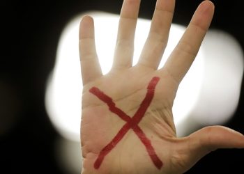 fla-flu:-acao-em-jogo-divulga-como-denunciar-violencia-contra-a-mulher