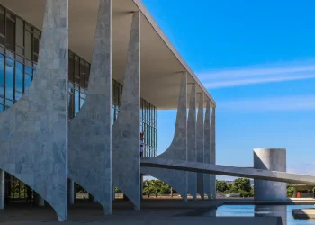 lula-deve-retomar-atividades-na-segunda