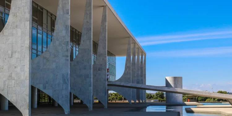 lula-deve-retomar-atividades-na-segunda