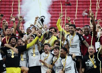 corinthians-vence-flamengo-e-e-bicampeao-da-supercopa-rei