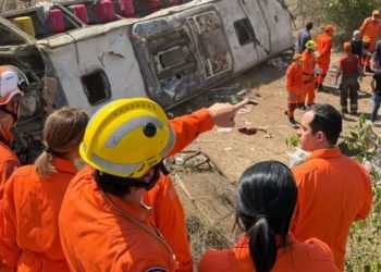 onibus-que-capotou-com-romeiros,-em-alagoas,-nao-tem-licenca-na-antt
