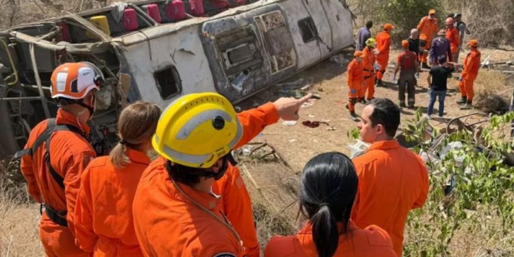 onibus-que-capotou-com-romeiros,-em-alagoas,-nao-tem-licenca-na-antt