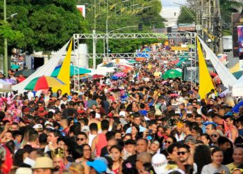 blocos-tradicionais-atraem-os-folioes-em-manaus