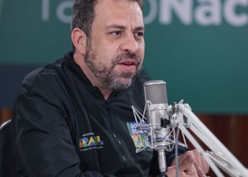 governo-quer-aprovar-fim-da-escala-6×1-ate-junho,-diz-boulos