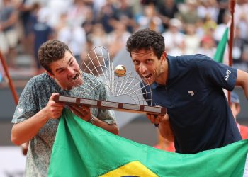 joao-fonseca-e-marcelo-melo-garantem-titulo-de-duplas-do-rio-open
