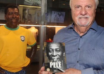 em-livro,-melhor-amigo-afirma-que-“melhor-pele”-esteve-fora-de-campo
