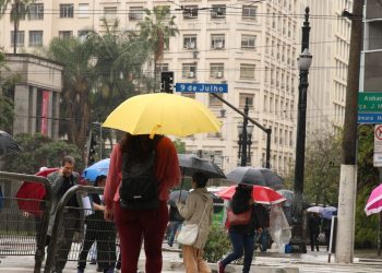 chuva:-inmet-emite-alerta-de-grande-perigo-para-sao-paulo,-rio-e-minas