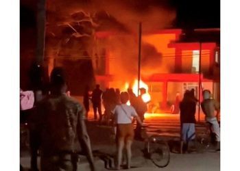 manifestantes-atacam-escritorio-do-partido-comunista-em-cuba