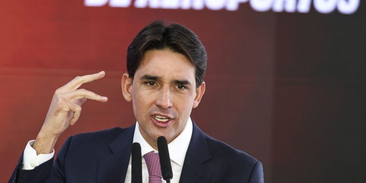 no-rio-de-janeiro,-obras-do-aeroporto-de-jacarepagua-sao-entregues