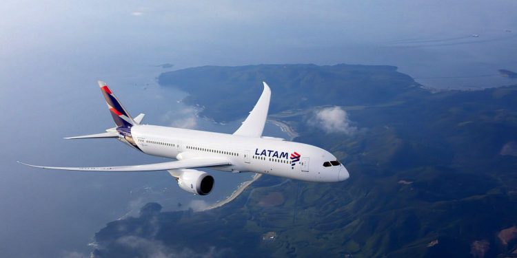 latam-recebe-as-primeiras-aeronaves-compradas-da-embraer