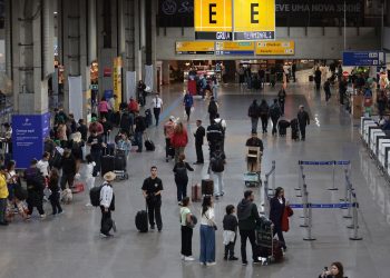 turbina-de-aviao-pega-fogo-durante-decolagem-no-aeroporto-de-guarulhos