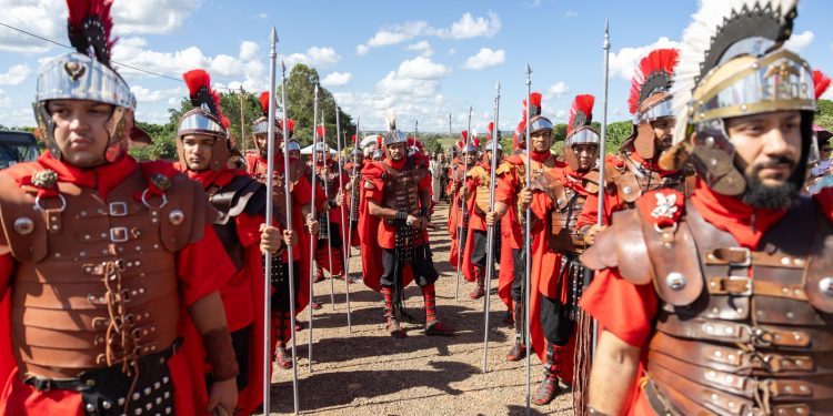 fieis-acompanham-via-sacra-de-sexta-feira-santa-no-distrito-federal