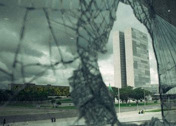 petra-costa-e-finalista-em-categoria-do-premio-emmy-de-documentarios