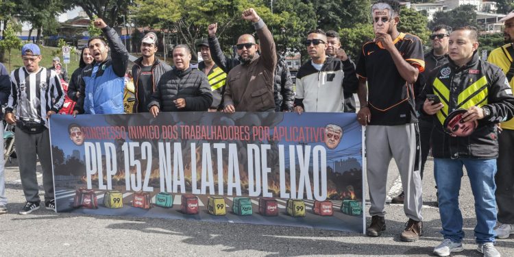 motoristas-e-entregadores-por-app-protestam-contra-pl-que-regula-setor