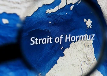 em-meio-a-negociacoes,-ira-retoma-bloqueio-do-estreito-de-ormuz