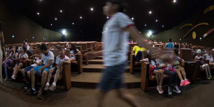 sessoes-azuis-permitem-inclusao-do-publico-tea-em-eventos-culturais