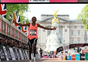 queniano-se-torna-primeiro-atleta-a-correr-maratona-abaixo-de-2-horas