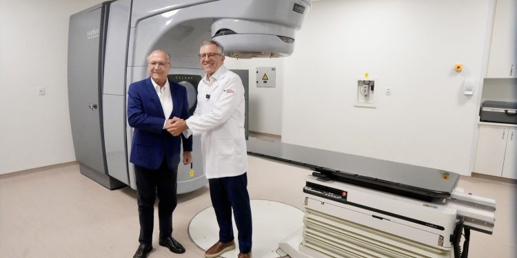 governo-entrega-equipamentos-de-alta-tecnologia-em-radioterapia