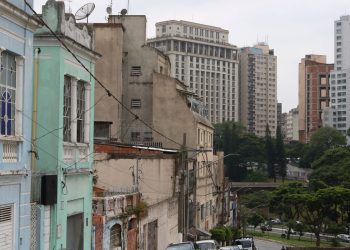 bem-viver-norteia-feira-do-livro-da-rocha,-no-bairro-do-bixiga-em-sp