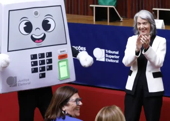 urna-eletronica-“acabou-com-a-fraude-eleitoral”,-diz-carmen-lucia