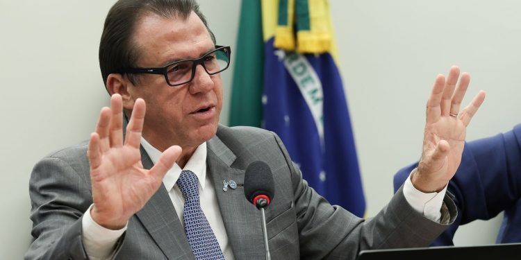 “aposta-e-no-ganho-de-produtividade”,-diz-marinho-sobre-fim-da-6×1