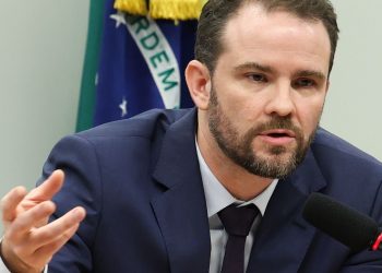 ministro-da-fazenda-defende-na-camara-fim-da-escala-6×1