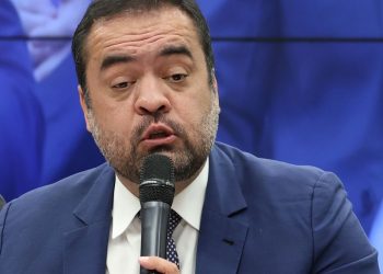 claudio-castro-e-suspeito-de-favorecer-e-proteger-interesses-da-refit