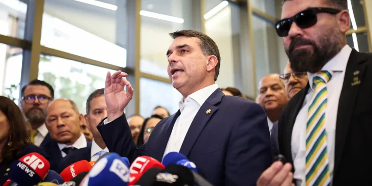 flavio-bolsonaro-confirma-visita-a-vorcaro-durante-prisao-domiciliar