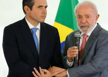 lula-e-hugo-motta-se-reunem-para-discutir-sobre-fim-da-escala-6×1