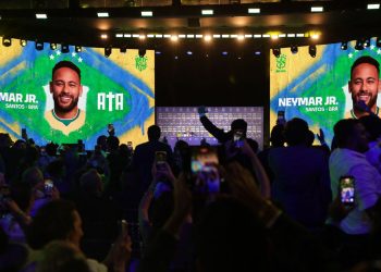 neymar-nao-treina-em-apresentacao-e-preocupa-a-duas-semanas-da-copa