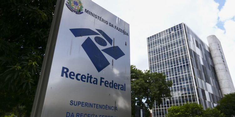receita-paga-hoje-(29)-o-1o-lote-de-restituicao-do-imposto-de-renda