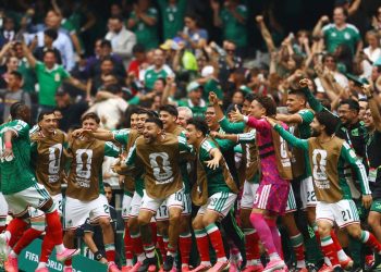 mexico-abre-copa-vencendo-africa-do-sul-em-duelo-com-tres-expulsoes