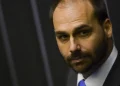 eduardo-bolsonaro-e-condenado-a-4-anos-por-coacao-no-curso-do-processo