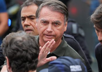 jair-bolsonaro-presta-depoimento-sobre-arma-de-fogo-apreendida-no-df